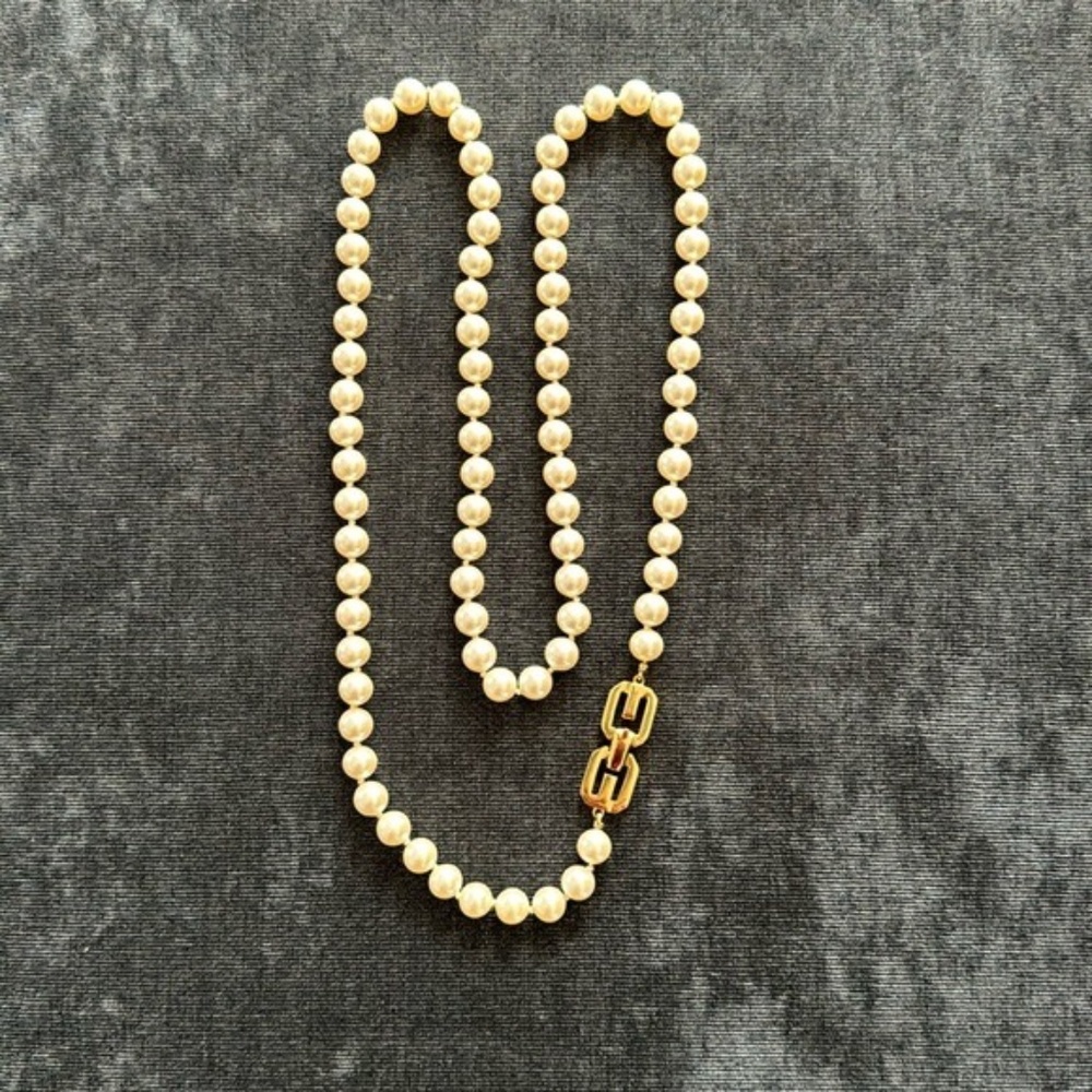 Givenchy New York 1977 Vintage Faux Pearl Necklace - Picture 9 of 10